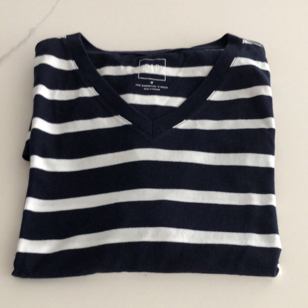 NEW GAP THE ESSENTIAL V-NECK STRIPED TEE T-SHIRT IN NAVY STRIPE